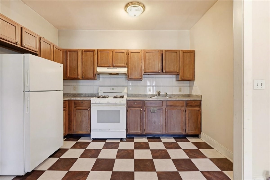 201-203 4th Street Fall River, MA 02721 - Photo 9 of 39