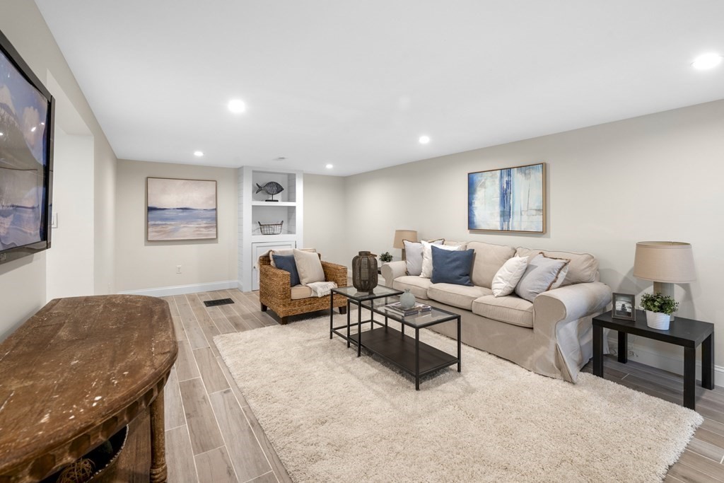 14 Colgate Road Marblehead, MA 01945 - Photo 26 of 35 a living room with furniture and a couch