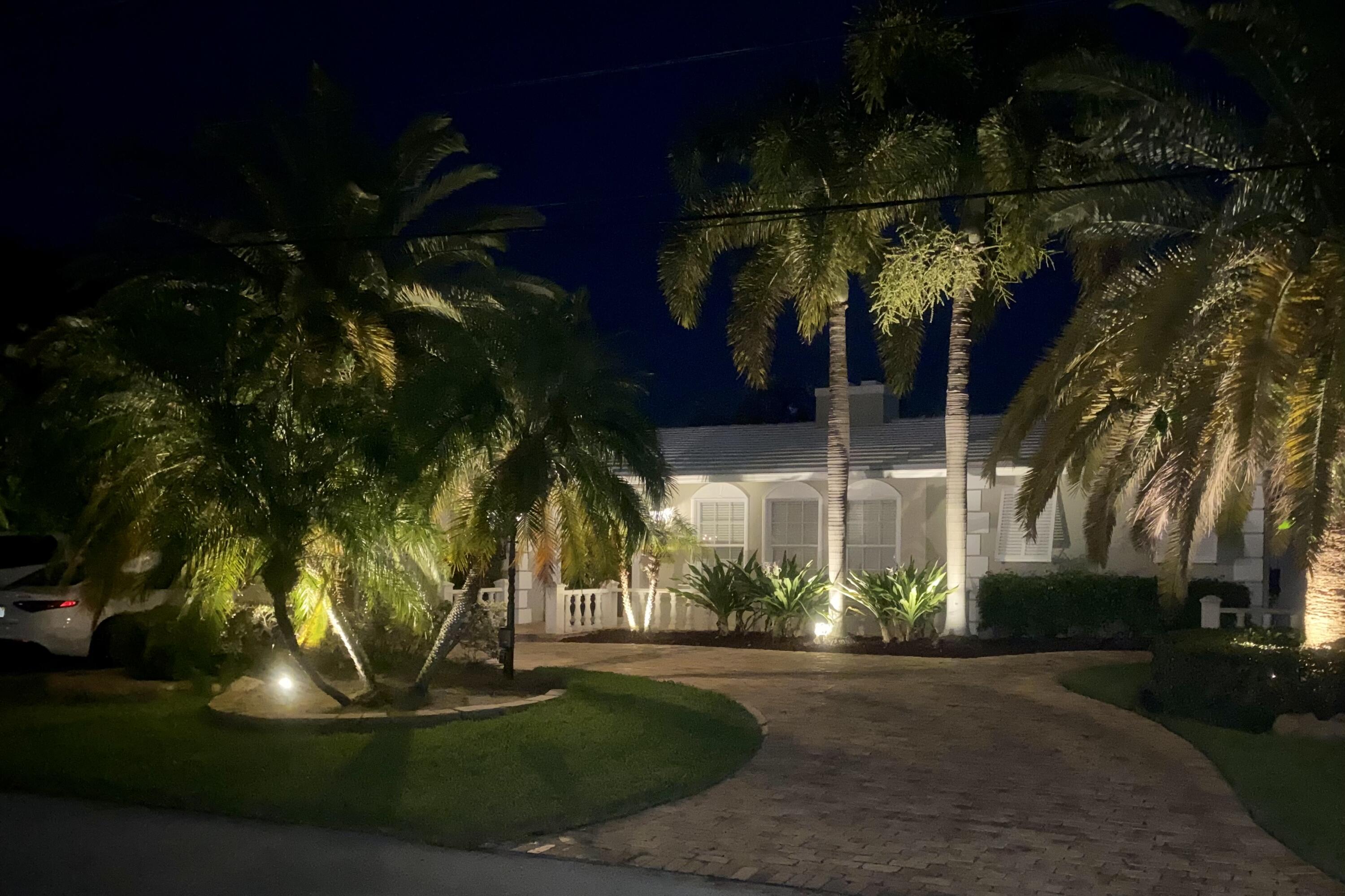 4450 Northeast 24th Terrace Lighthouse Point, FL 33064 - Photo 4 of 47 a view of outdoor space yard and porch