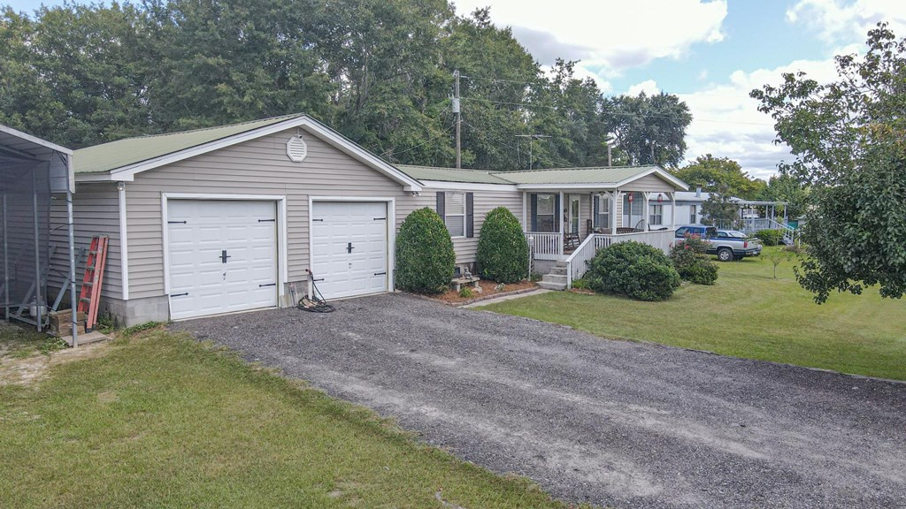 511 Cherry Tree Road Williston, SC 29853 - Photo 2 of 32