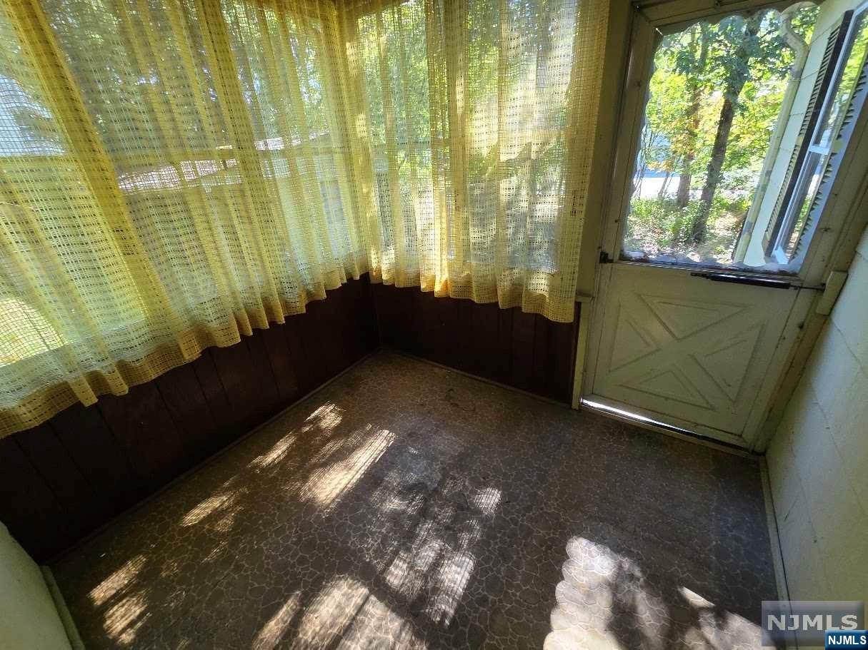 352 Amherst Street Wyckoff, NJ 07481 - Photo 17 of 25