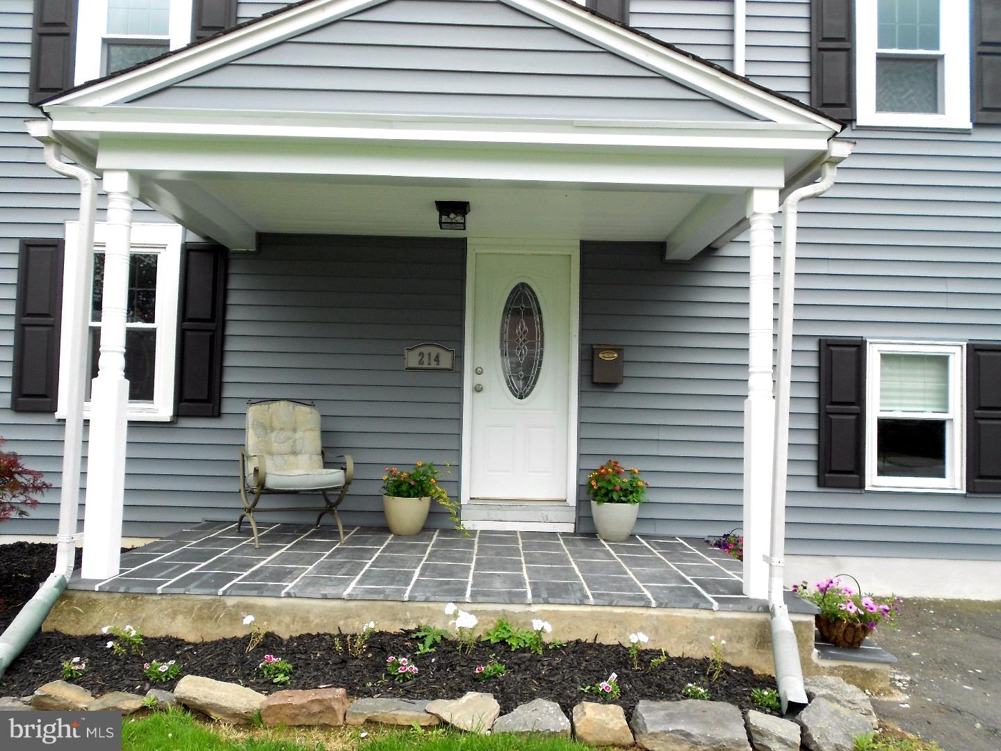 214 Maple Road Wallingford, PA 19086 - Photo 2 of 24