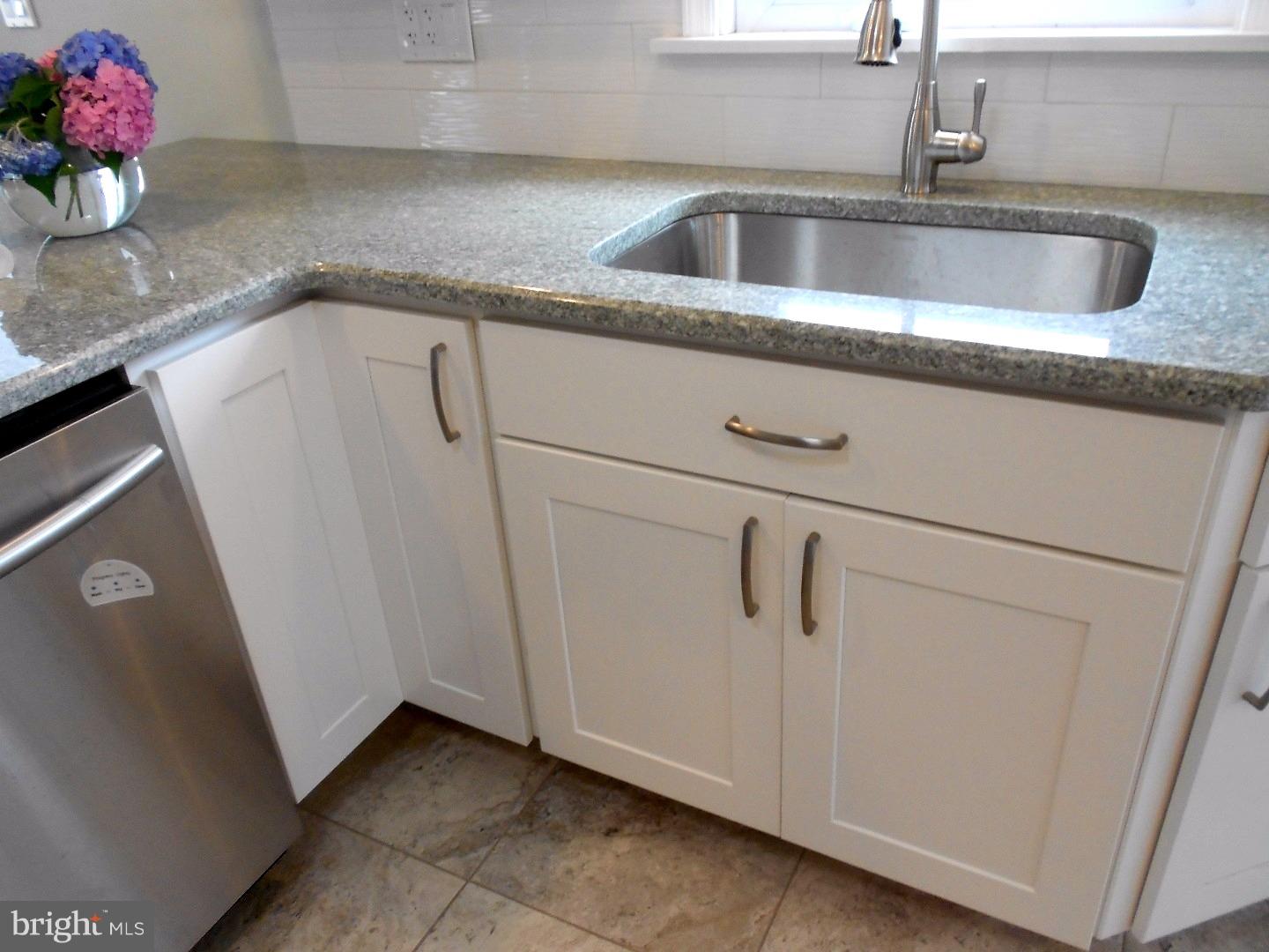 214 Maple Road Wallingford, PA 19086 - Photo 4 of 24