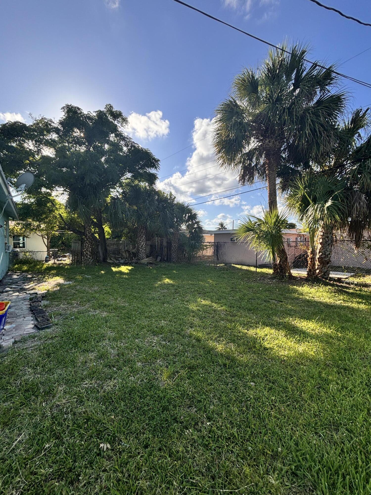 1328 West 6th Street Riviera Beach, FL 33404 - Photo 11 of 11 Yard