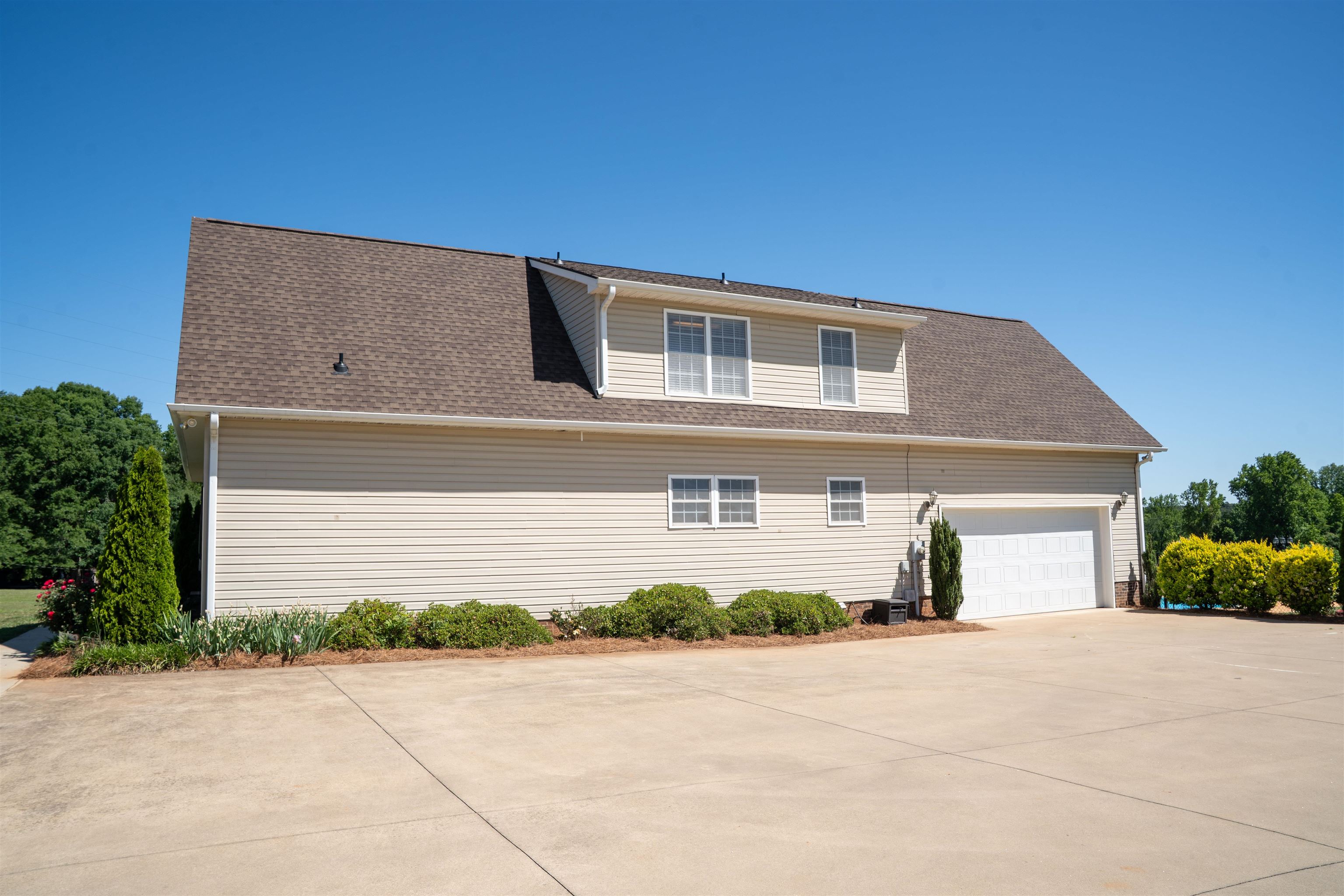 450 Meadow Road Inman, SC 29349 - Photo 2 of 38