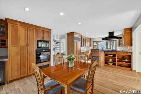 $558,000 | 42 Harrison Road, Guilford, CT 06437