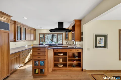 $558,000 | 42 Harrison Road, Guilford, CT 06437