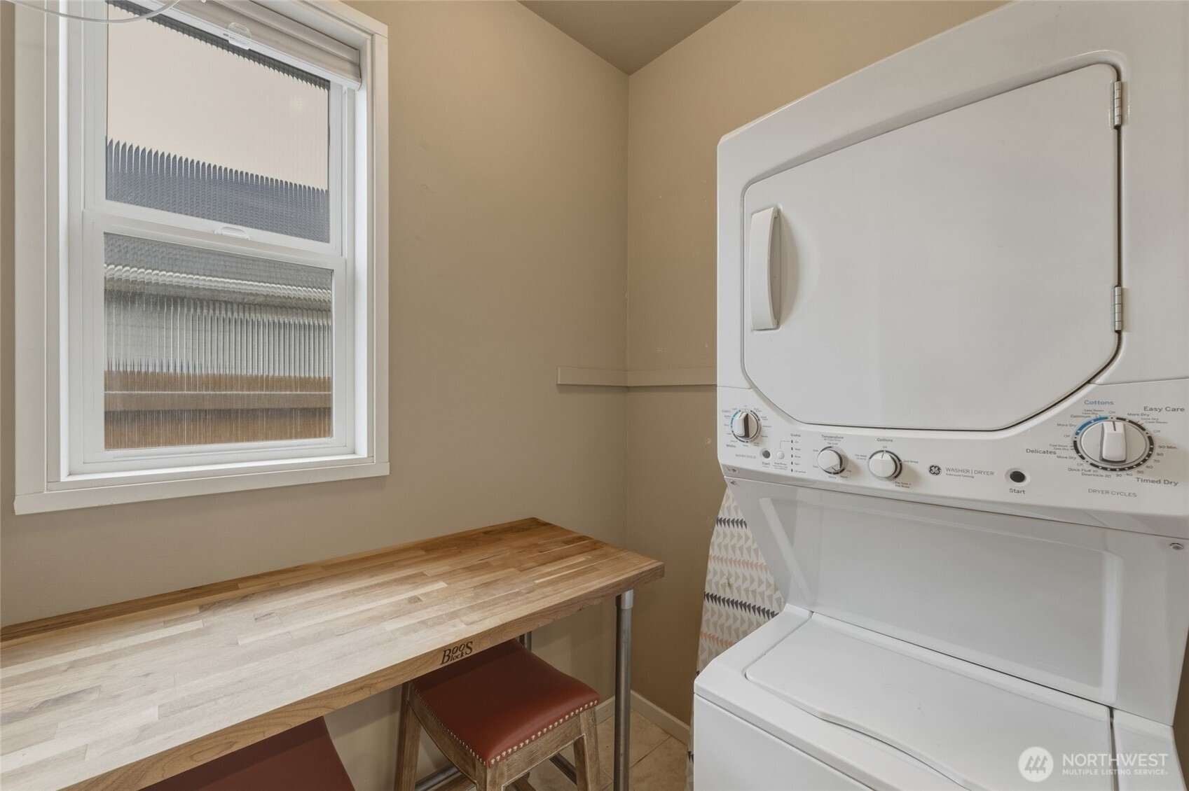 764 Southeast Quail Run College Place, WA 99324 - Photo 12 of 40 a utility room with dryer and washer