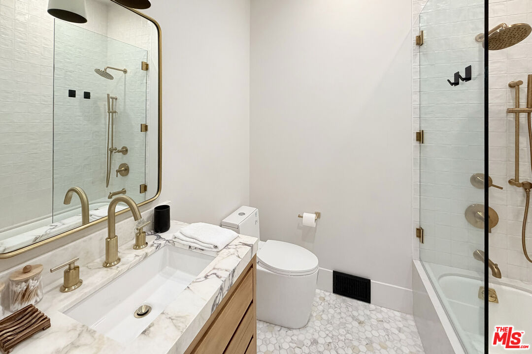 1541 Rising Glen Road Los Angeles, CA 90069 - Photo 17 of 19