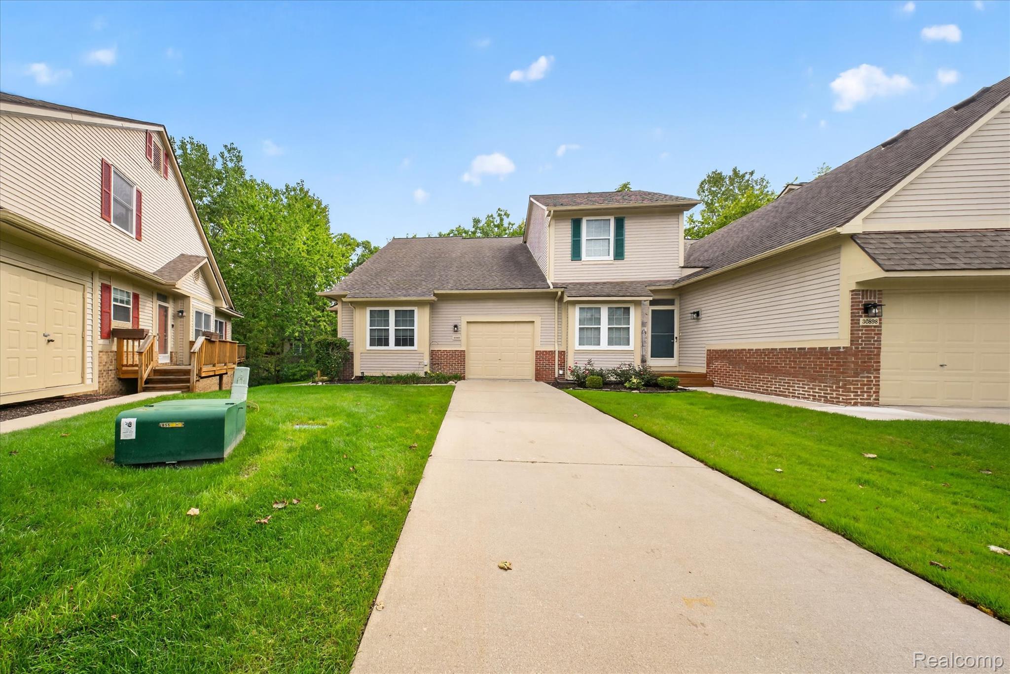 30900 Jasper Ridge Novi, MI 48377 - Photo 3 of 45 One car garage
