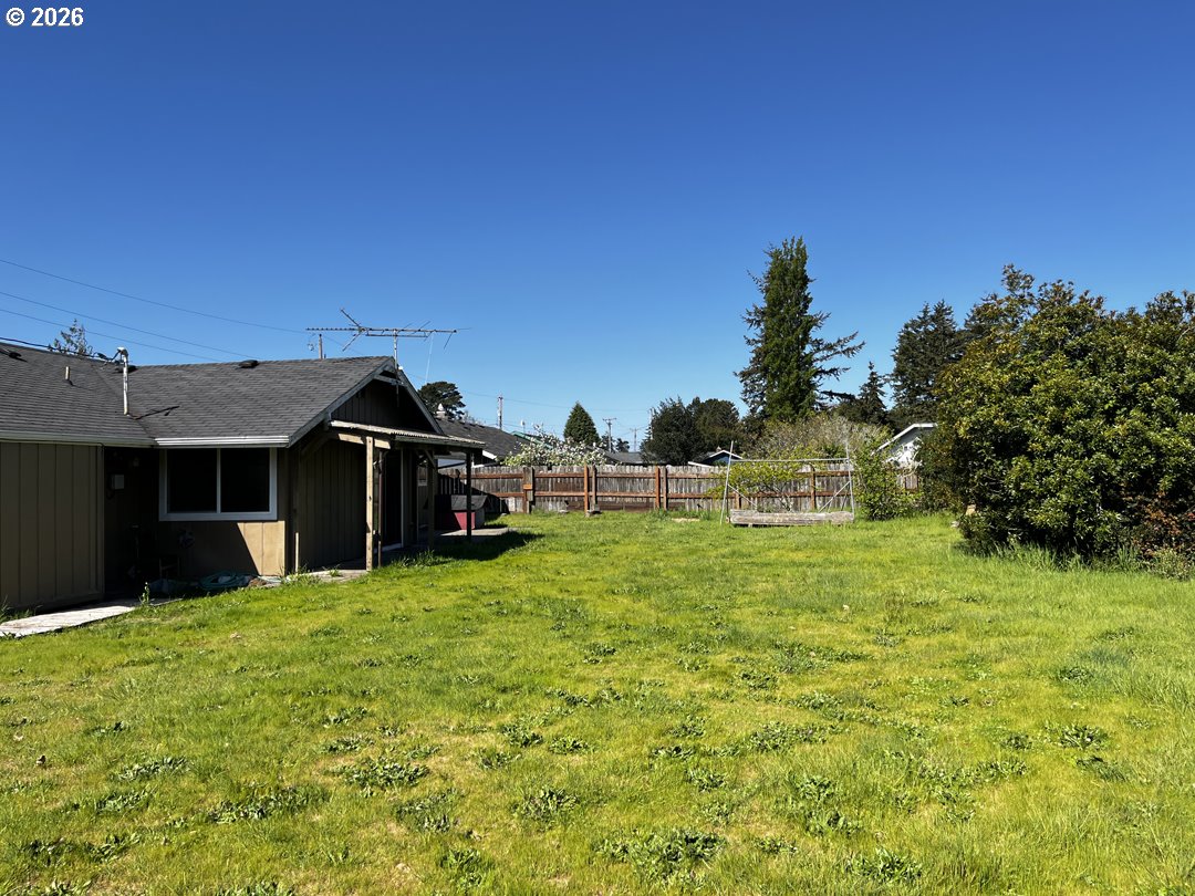 2385 19th Street Florence, OR 97439 - Photo 42 of 47 Gallery Image 42