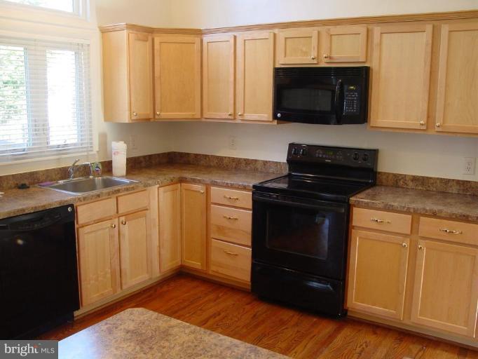 17413 Collier Way Poolesville, MD 20837 - Photo 7 of 21 Kitchen