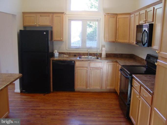 17413 Collier Way Poolesville, MD 20837 - Photo 9 of 21 Kitchen #3