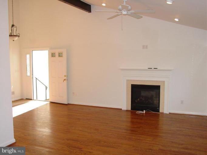 17413 Collier Way Poolesville, MD 20837 - Photo 10 of 21 Living Room