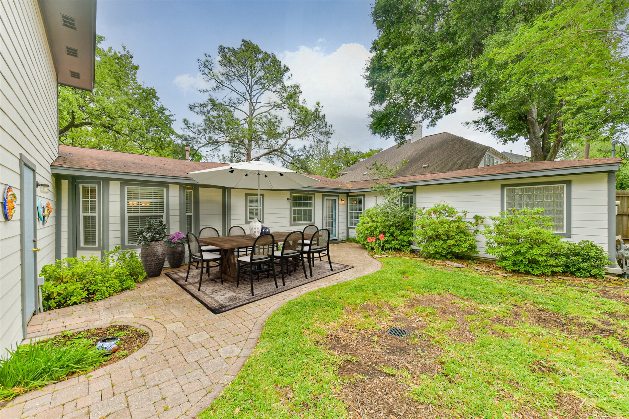 2511 Watts Street Houston, TX 77030 - Photo 32 of 34 Virtually staged back patio