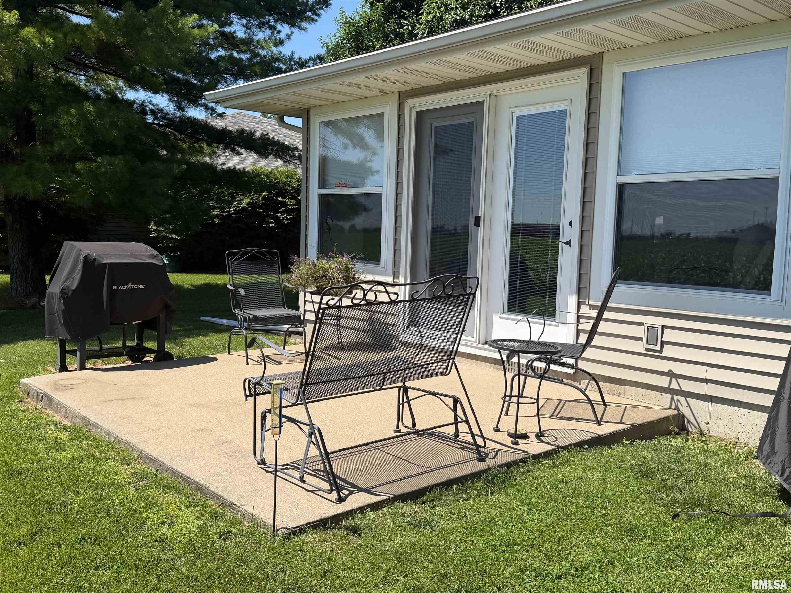1064 Willow Road Macomb, IL 61455 - Photo 5 of 35