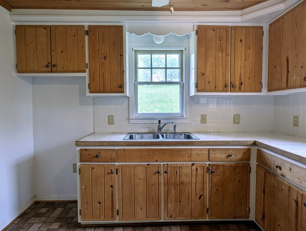 268 Hillside Road Woolwine, VA 24185 - Photo 10 of 44 Gallery Image 10