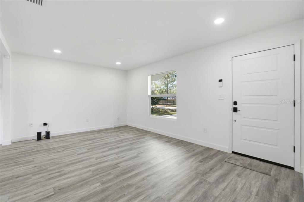 2415 Sutton Road Lakeland, FL 33810 - Photo 5 of 43