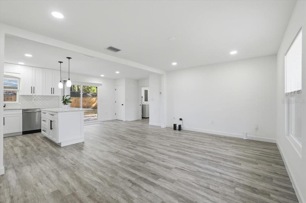 2415 Sutton Road Lakeland, FL 33810 - Photo 6 of 43