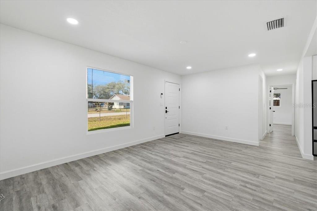 2415 Sutton Road Lakeland, FL 33810 - Photo 7 of 43