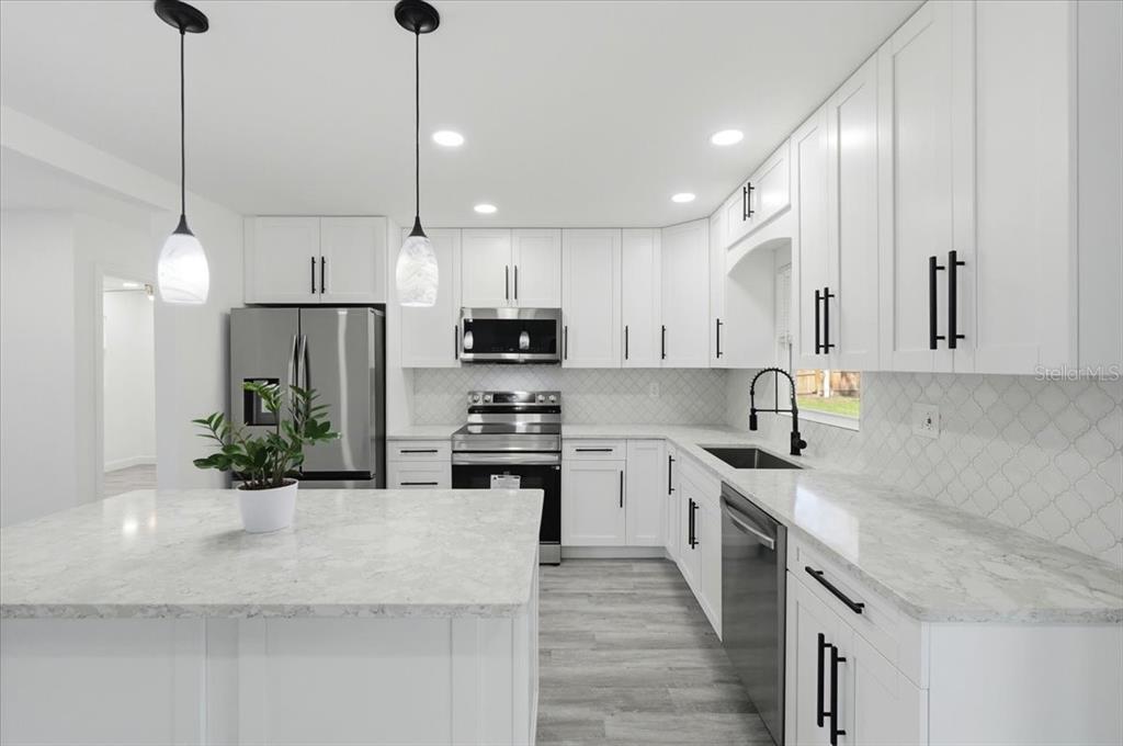 2415 Sutton Road Lakeland, FL 33810 - Photo 9 of 43