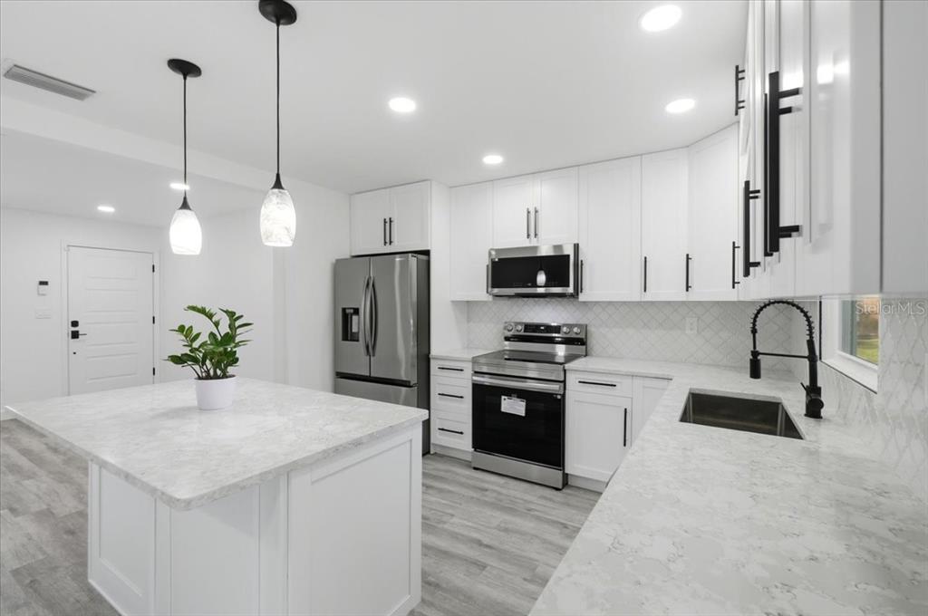 2415 Sutton Road Lakeland, FL 33810 - Photo 10 of 43