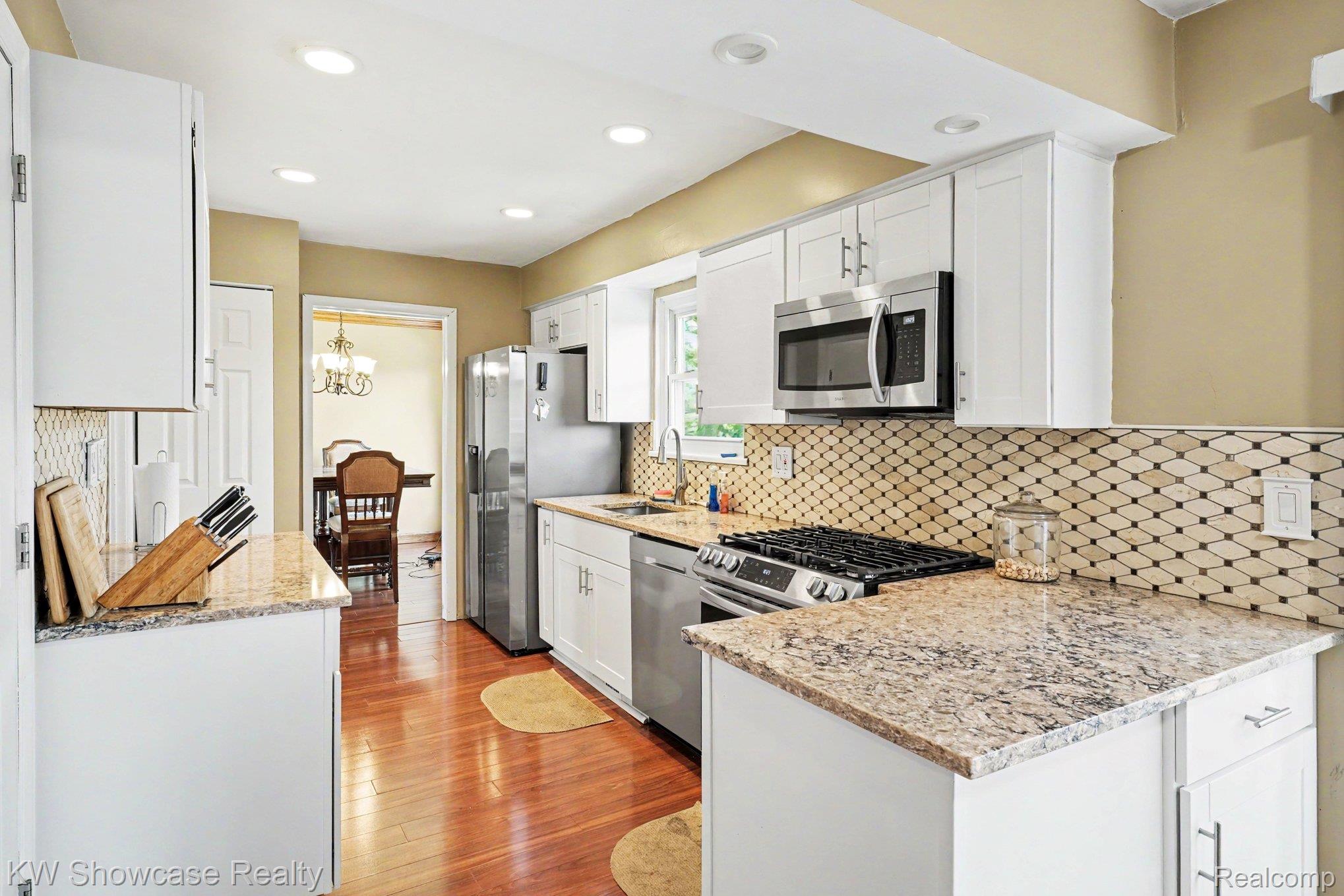 40652 Village Wood Road Novi, MI 48375 - Photo 8 of 37 009__dsc4042_658.jpg