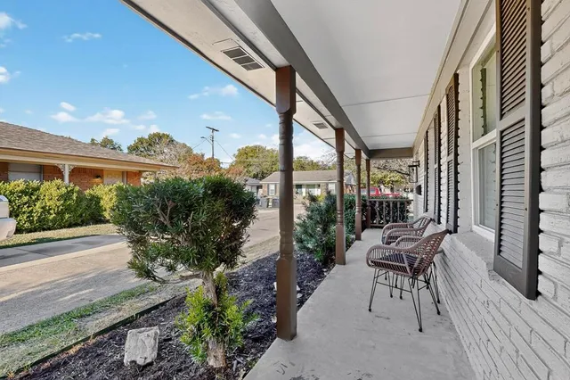 a view of outdoor space yard and patio