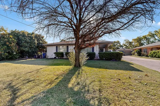 a view of house with yard