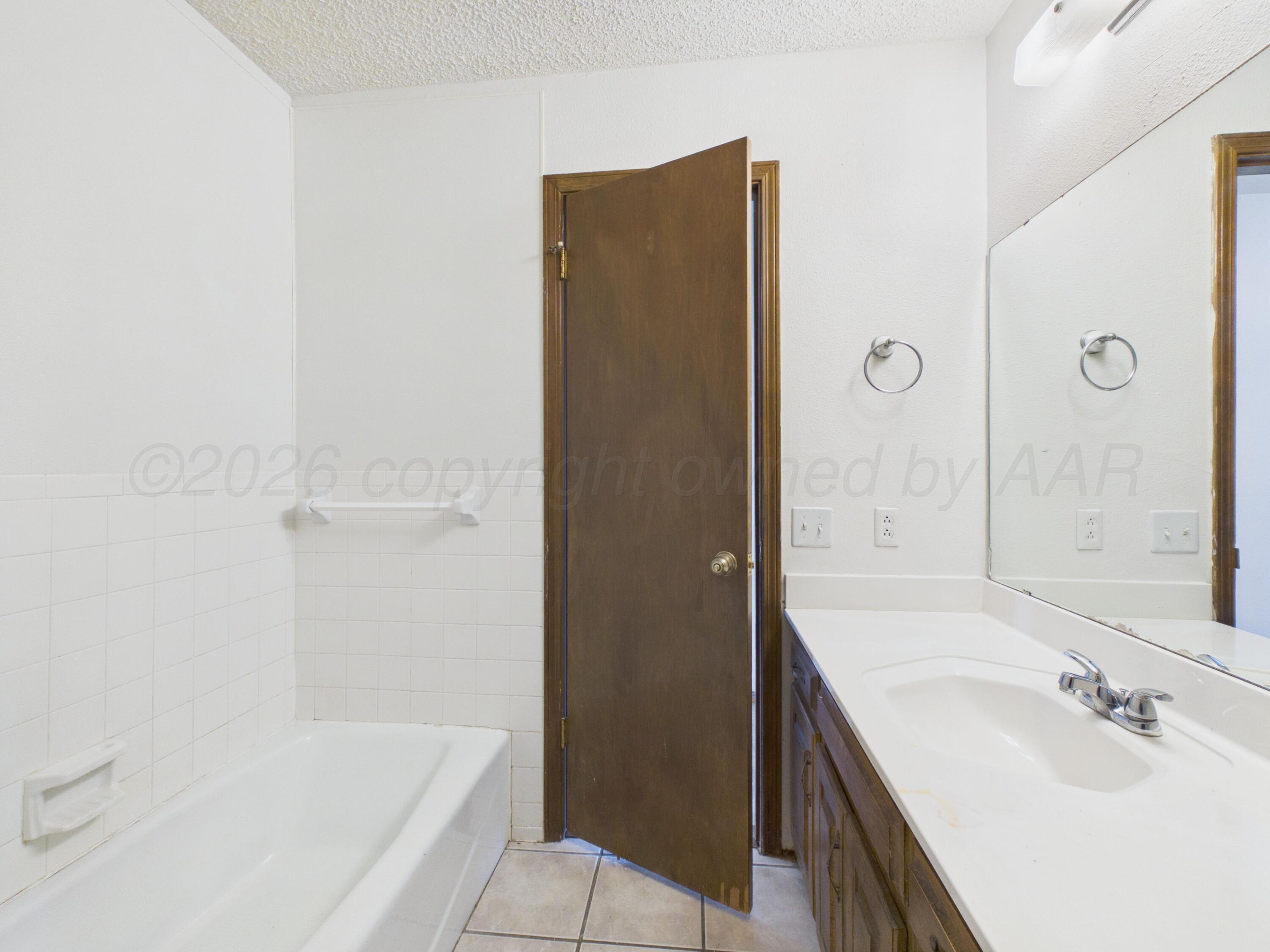 4216 Ridgecrest Circle Amarillo, TX 79109 - Photo 13 of 26 CAM06442G6-PR0103-STILL008