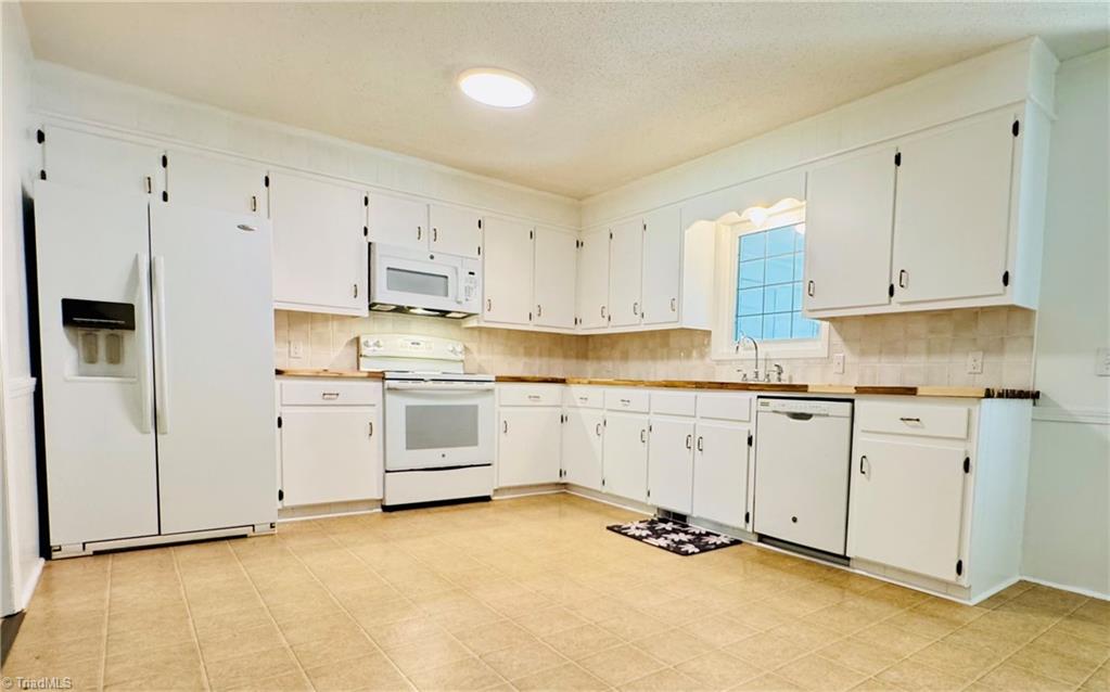 1867 Hickory Tree Road Winston-Salem, NC 27127 - Photo 8 of 31