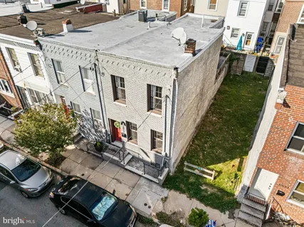 a view of a backyard with plants