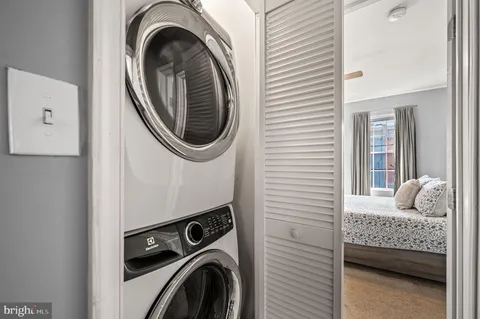 a bedroom with a washer and dryer