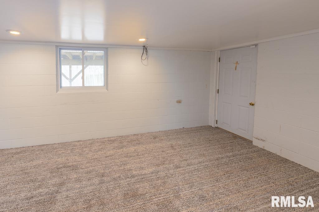2708 Bloomington Road East Peoria, IL 61611 - Photo 42 of 47