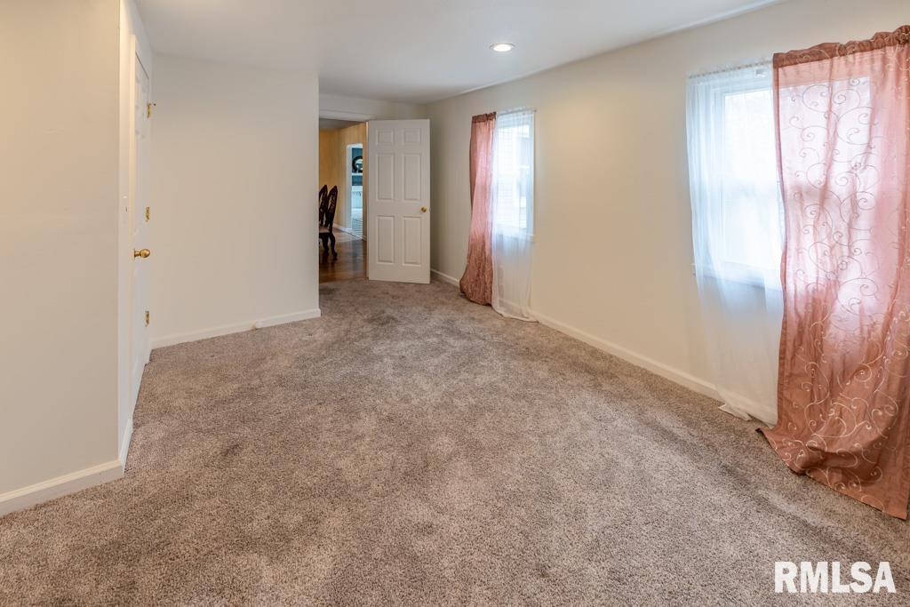 2708 Bloomington Road East Peoria, IL 61611 - Photo 45 of 47