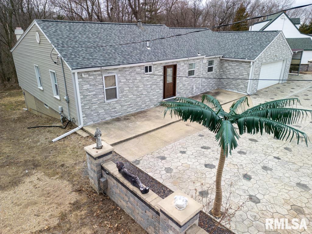2708 Bloomington Road East Peoria, IL 61611 - Photo 6 of 47