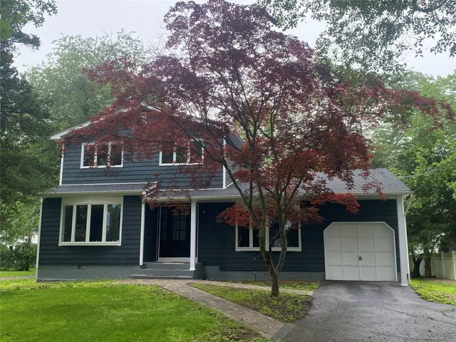 $880,000 | 95 Muncie Road, West Babylon, NY 11704