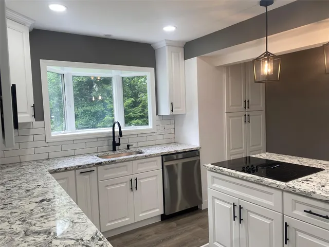 $880,000 | 95 Muncie Road, West Babylon, NY 11704