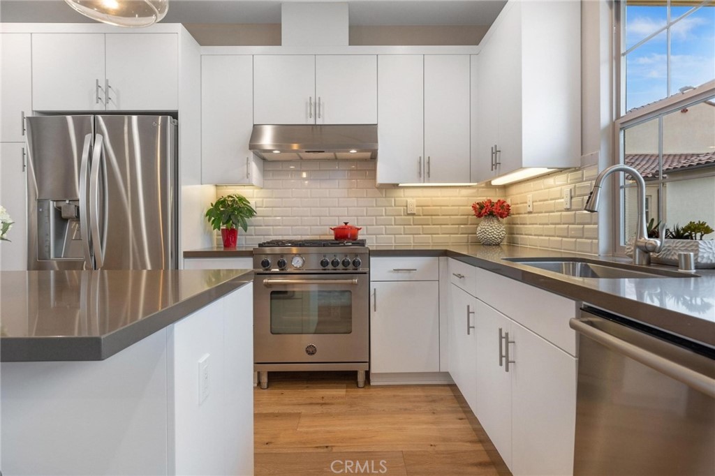 125 Leafy Twig Irvine, CA 92618 - Photo 12 of 35 a kitchen with stainless steel appliances a sink stove and refrigerator