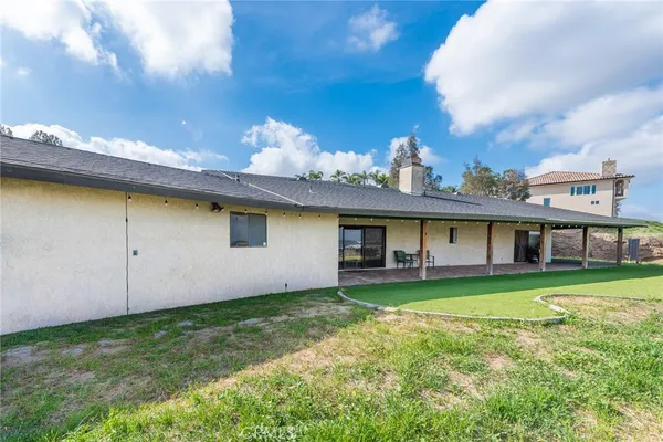 a view of a house with a yard and garage