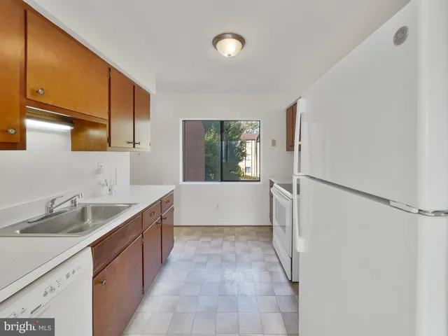 $240,000 | 10625 Provincial Drive, Unit E, Manassas, VA 20109