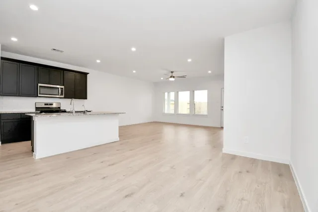 $2,800 | 5143 Sunset Oaks Drive, Fresno, TX 77545