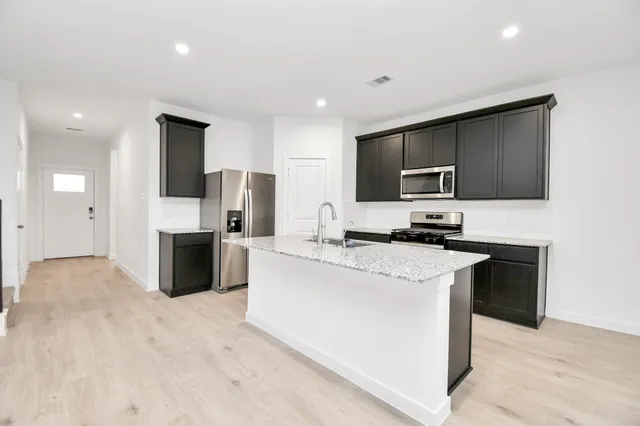 $2,800 | 5143 Sunset Oaks Drive, Fresno, TX 77545