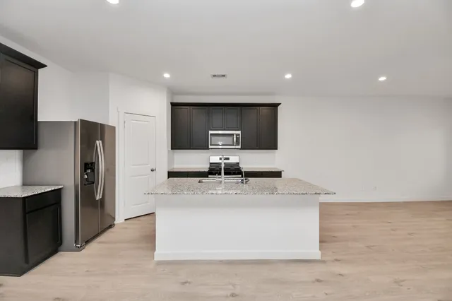 $2,800 | 5143 Sunset Oaks Drive, Fresno, TX 77545