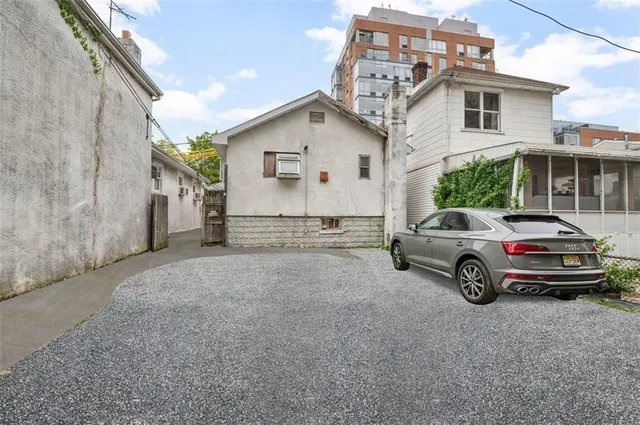 a car parked in front of white house