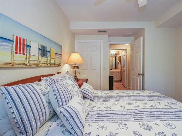 $2,000 | 2288 57th Circle, Unit 2288, Vero Beach, FL 32966
