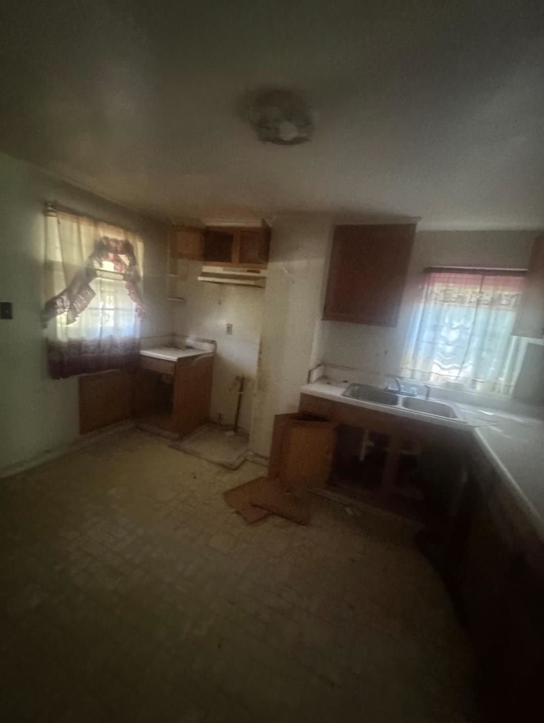 1719 Fields Road Memphis, TN 38109 - Photo 7 of 10 a living room with furniture and a window