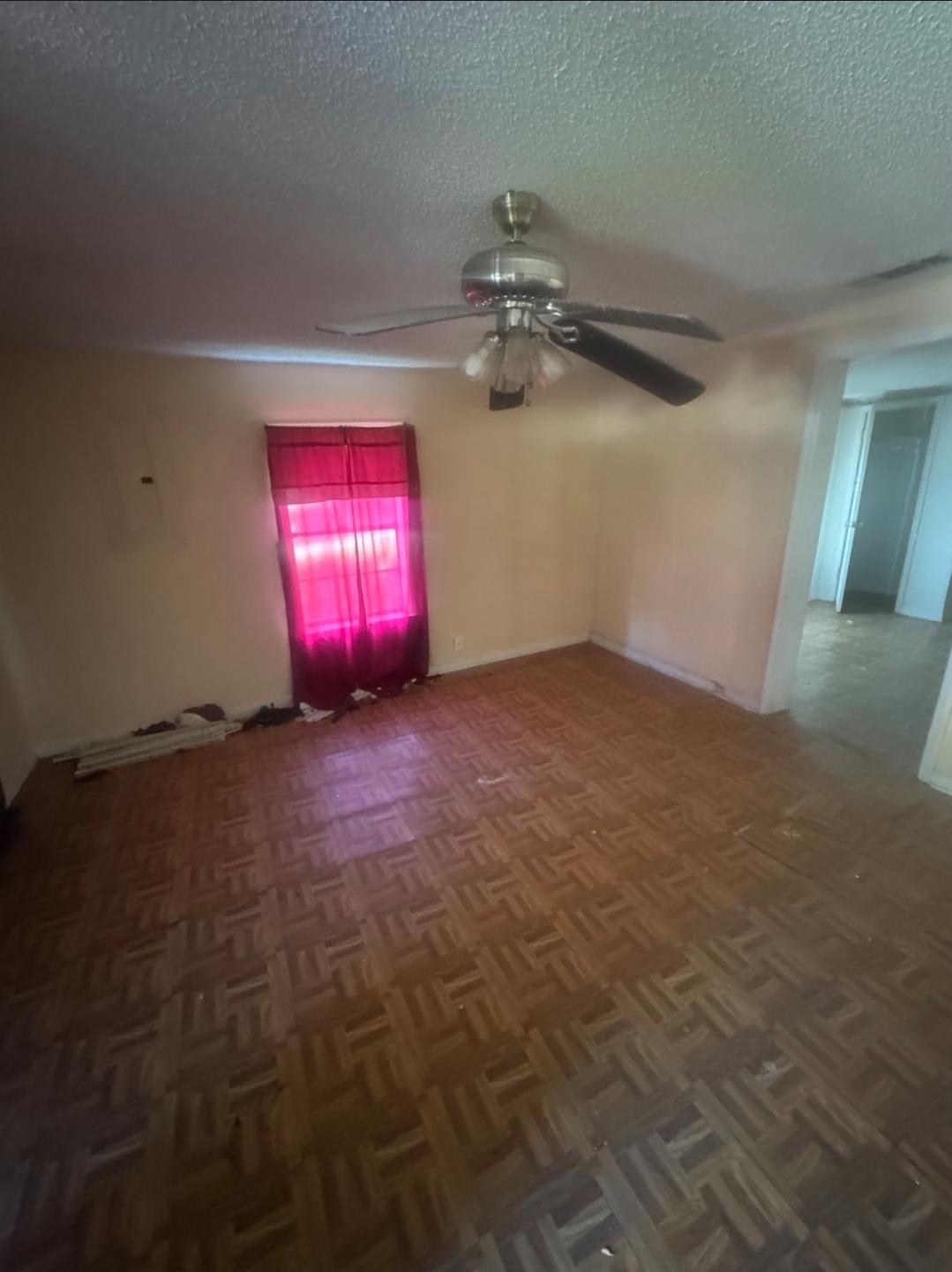 1719 Fields Road Memphis, TN 38109 - Photo 10 of 10 en empty room with windows and fan