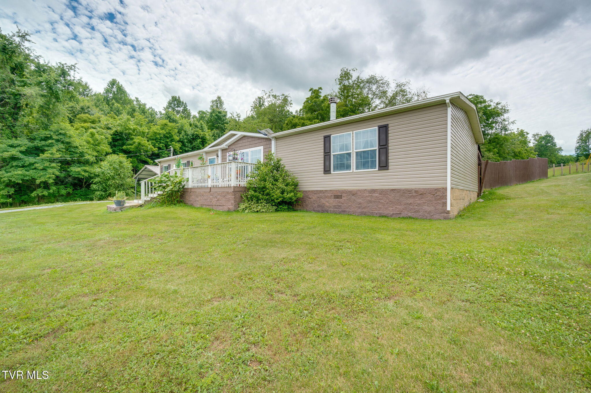 18378 Buffalo Pond Road Bristol, VA 24202 - Photo 2 of 50 002
