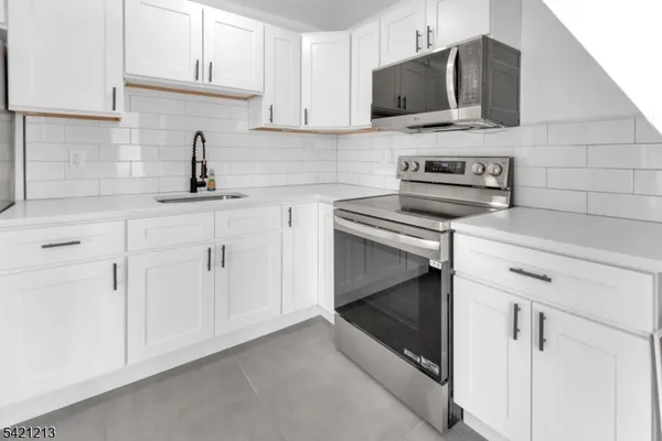 $1,400 | 157 Fairmount Avenue, Unit 3, Newark, NJ 07103